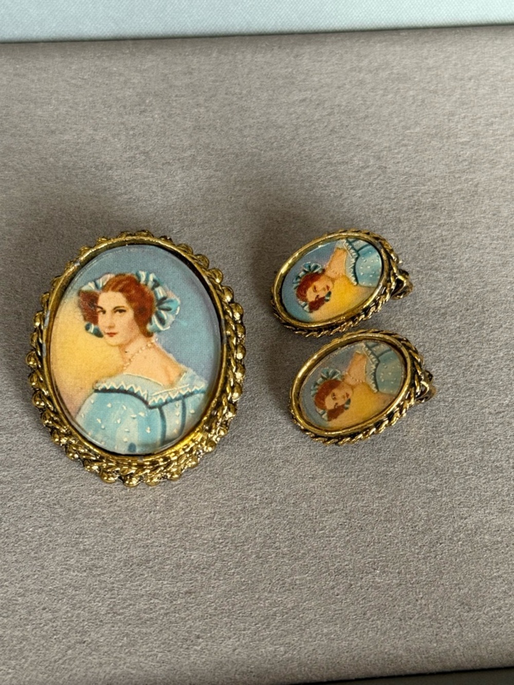 Vintage Portrait-Style Cameo Brooch and Clip-on Earrings Set - Blue & Gold